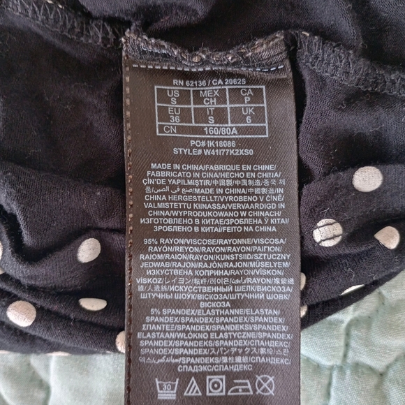 Guess scoop back top Sz Small black & white polka dot - Picture 6 of 8